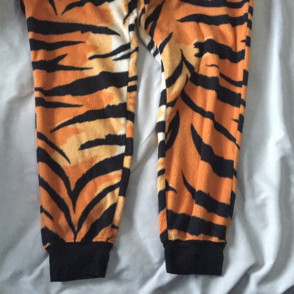 Women’s tiger print soft onesie pajamas - Picture 4 of 7